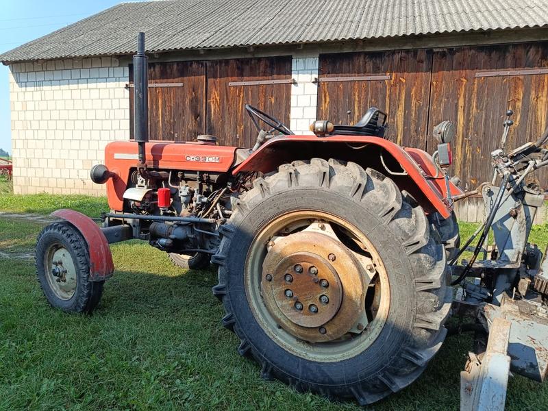 Opony przednie w ciągniku C360