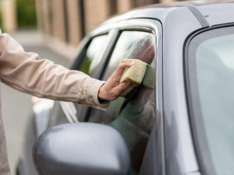 Czy woskowanie szyb w samochodzie to dobry pomysł? Sprawdzamy!