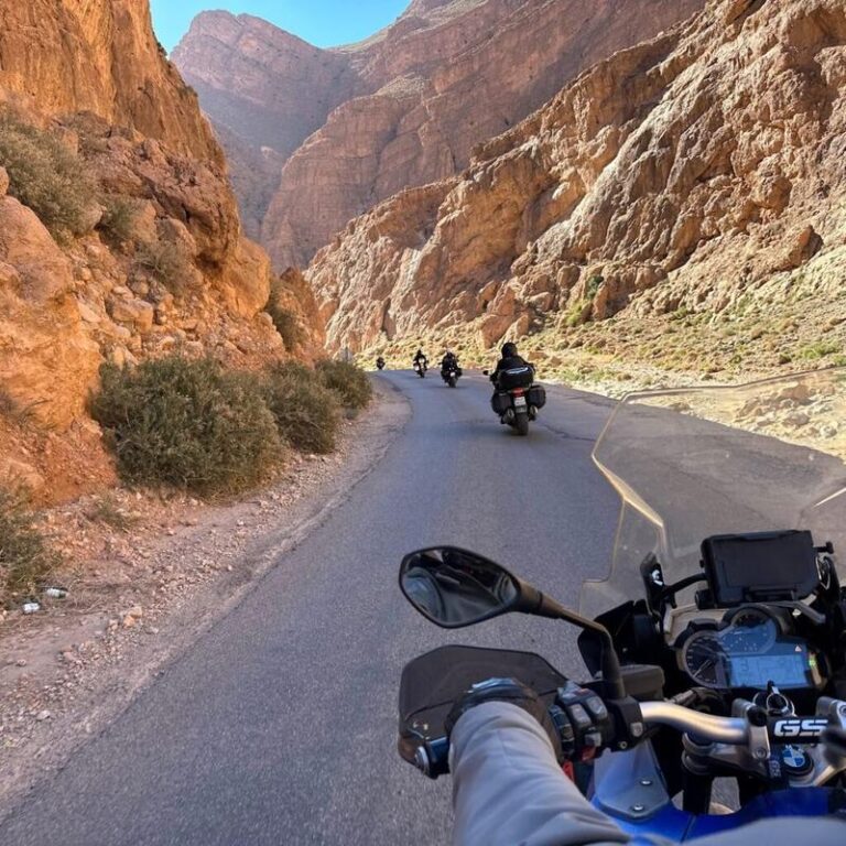 Najważniejsze rzeczy, które warto zabrać na wyjazd motocyklem