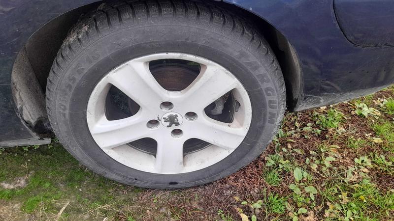 Rodzaje opon letnie zimowe całoroczne