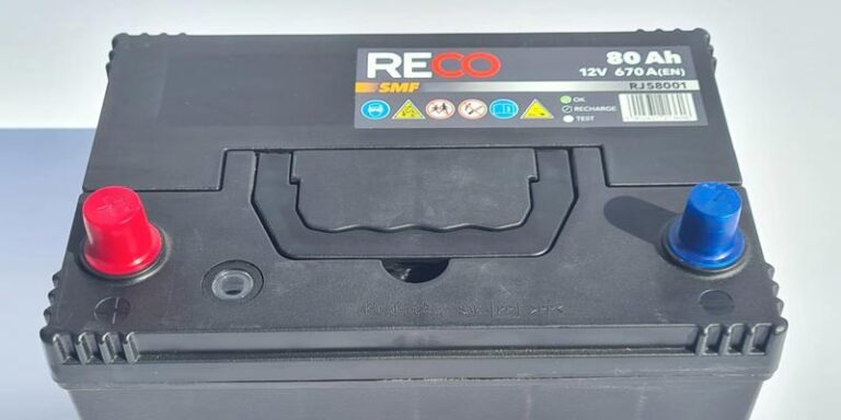 Jak skutecznie rozpoznać akumulator bezobsługowy? Poradnik dla kierowców