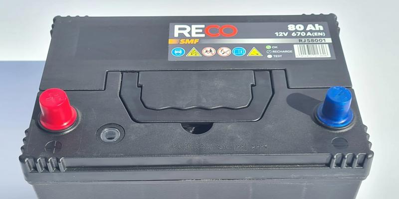 Jak skutecznie rozpoznać akumulator bezobsługowy? Poradnik dla kierowców