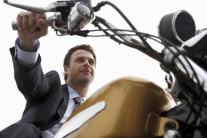 Jak wziąć motocykl na firmę: Poradnik dla przedsiębiorców