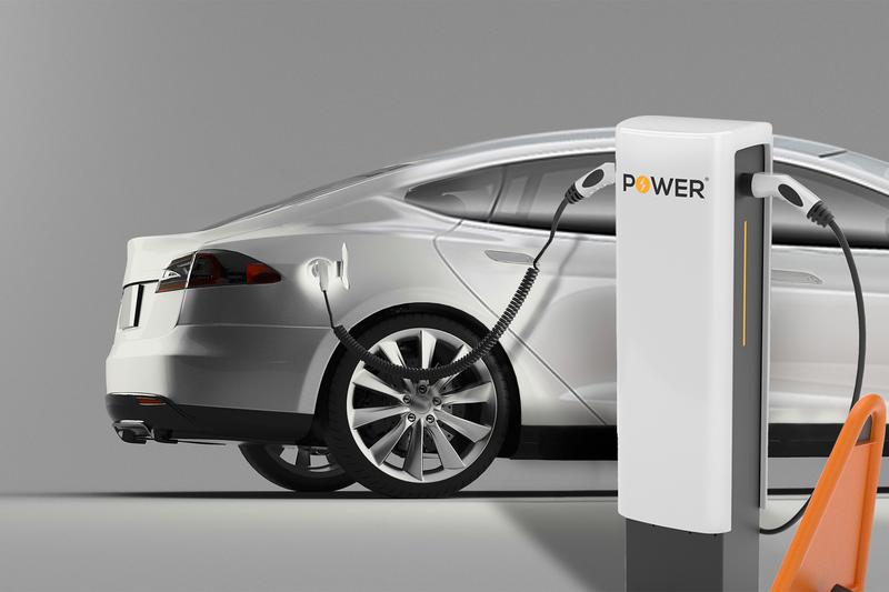 Ładowanie samochodu elektrycznego w garażu