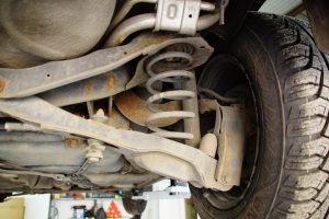 Praktyczny przewodnik: Jak wymienić sprężynę w samochodzie krok po kroku