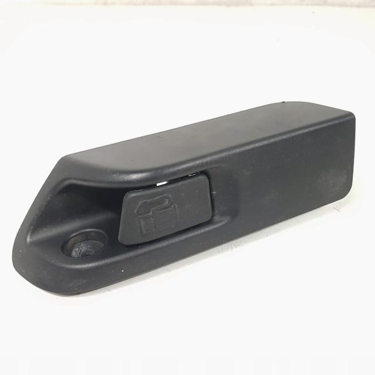 Prosty przewodnik: Jak otworzyć bak w samochodzie bez stresu