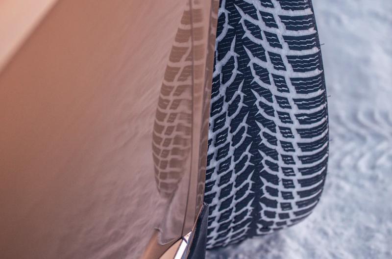 Opony kierunkowe a asymetryczne