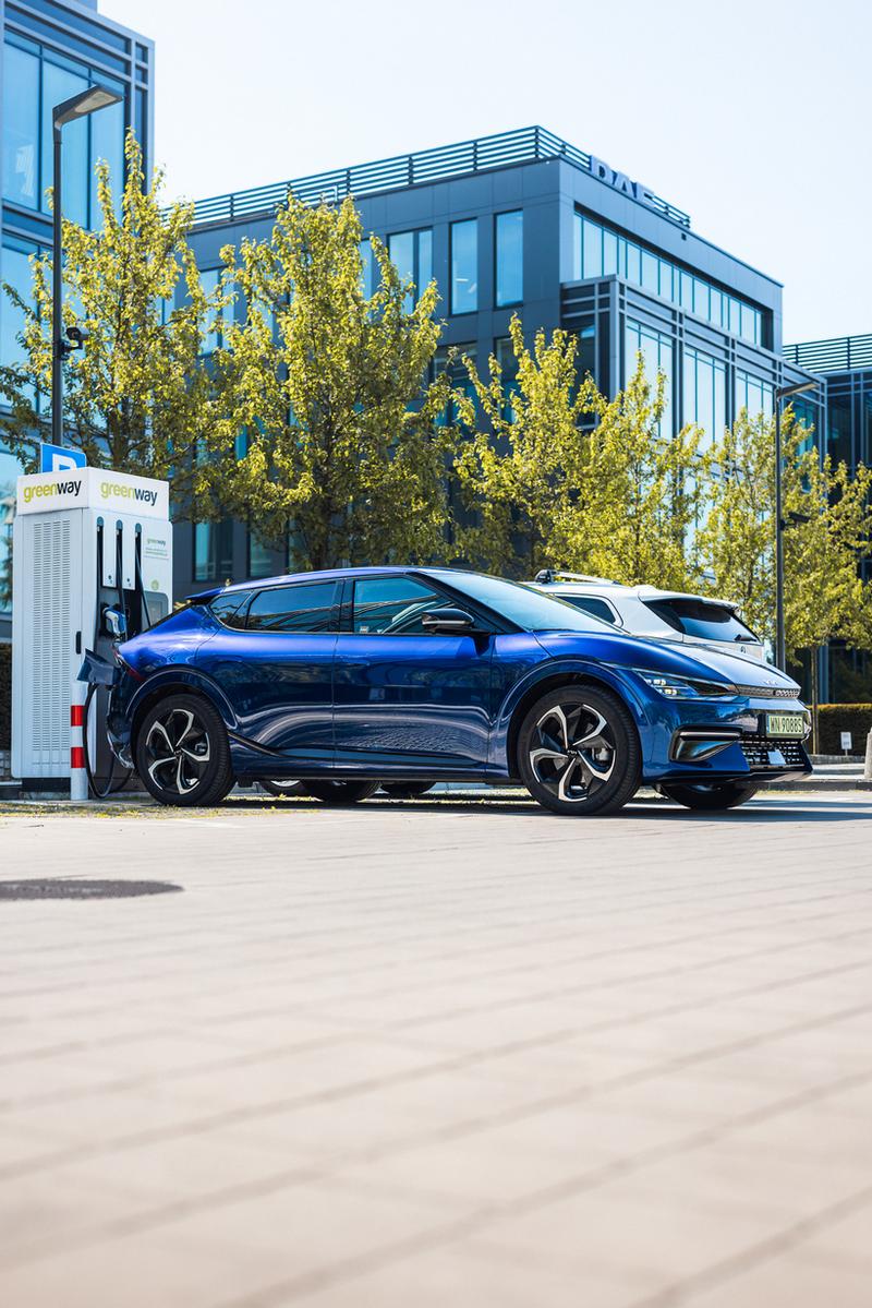 Porównanie modeli samochodów elektrycznych