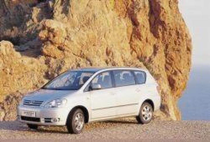 Toyota Avensis Verso silniki