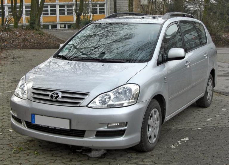 Jak wybrać idealny silnik do Toyoty Avensis Verso?