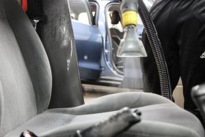 Skuteczne metody na pranie siedzeń w samochodzie – sprawdź, jak to zrobić!