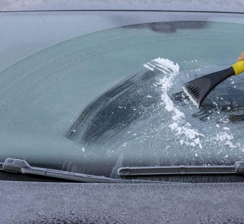 Porysowana szyba w samochodzie