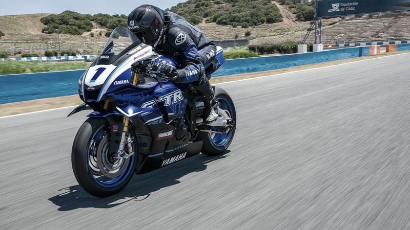 Ile pali Yamaha R1? Oto co warto wiedzieć o jej zużyciu paliwa