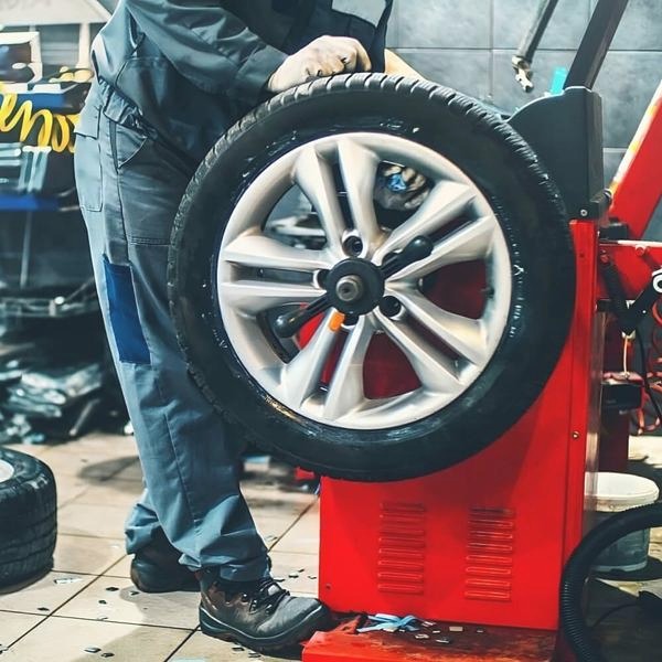 Jak często powinno się wyważać opony, aby zapewnić bezpieczeństwo?