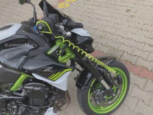 Jak skutecznie zabezpieczyć motocykl na przyczepie przed kradzieżą?