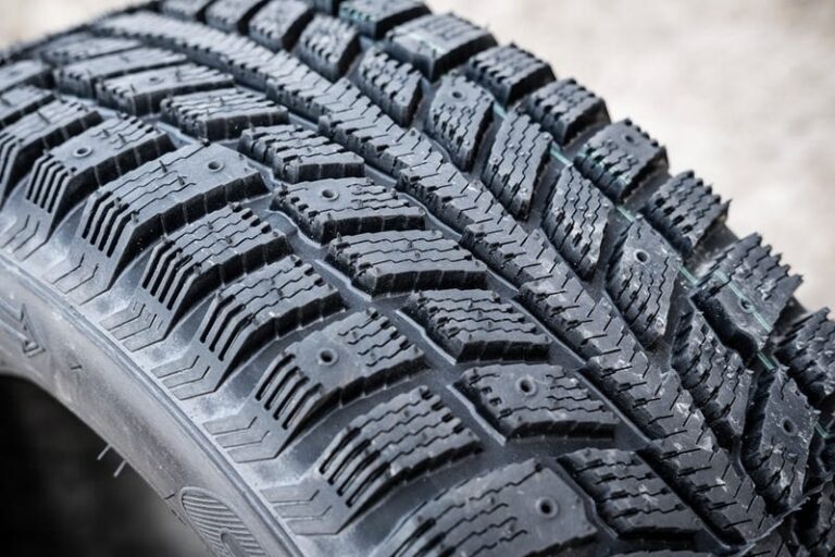 Od kiedy obowiązują opony zimowe w Polsce w 2026 roku? Sprawdź aktualne przepisy!