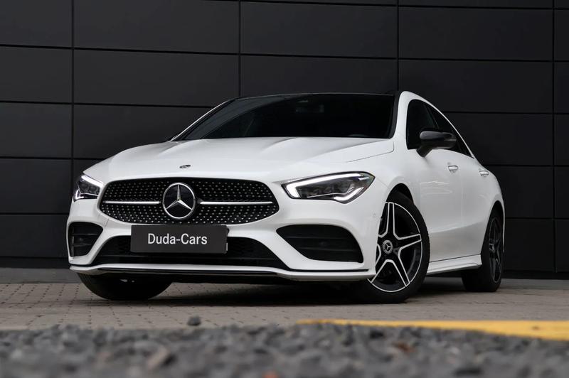 Zjawiskowa karawana mercedesów niczym z cygańskiego wesela